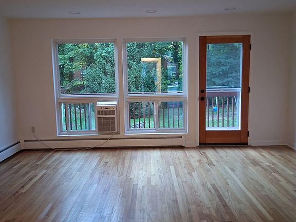 3rd image of 81 Worth Avenue