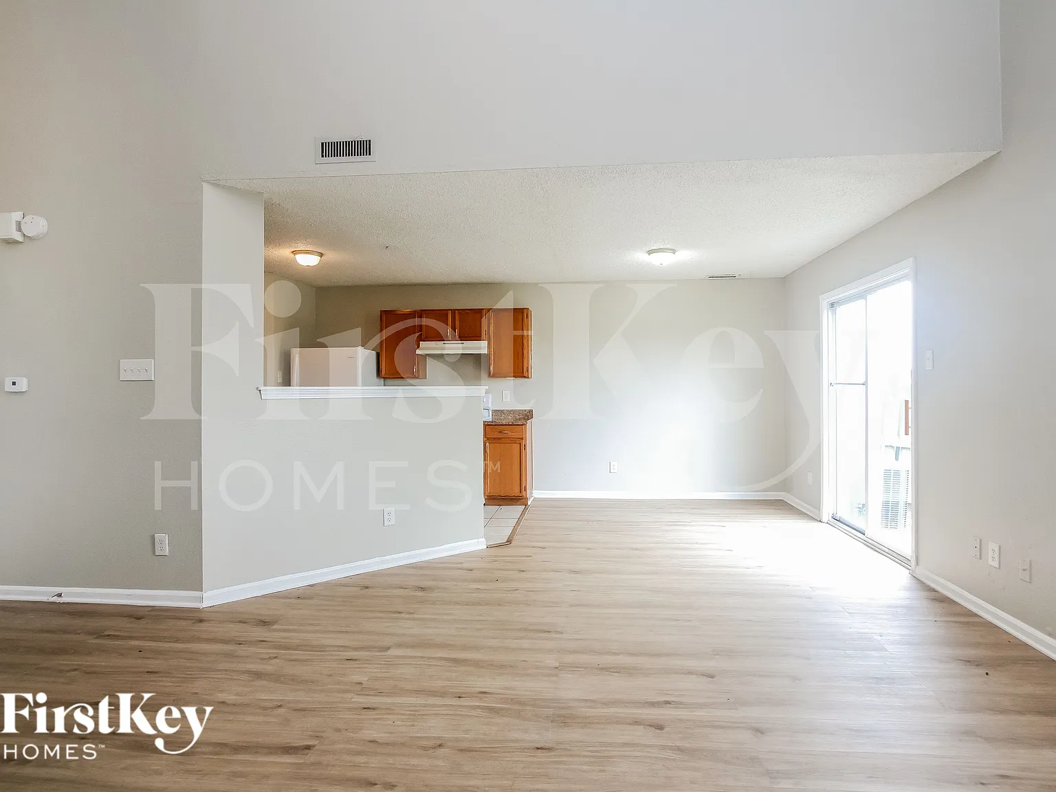 3 bed, 2.5 bath, 1304 sqft, $1,735 — Photo 3