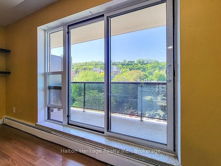 81 Charlton Ave E #905 — Photo 9