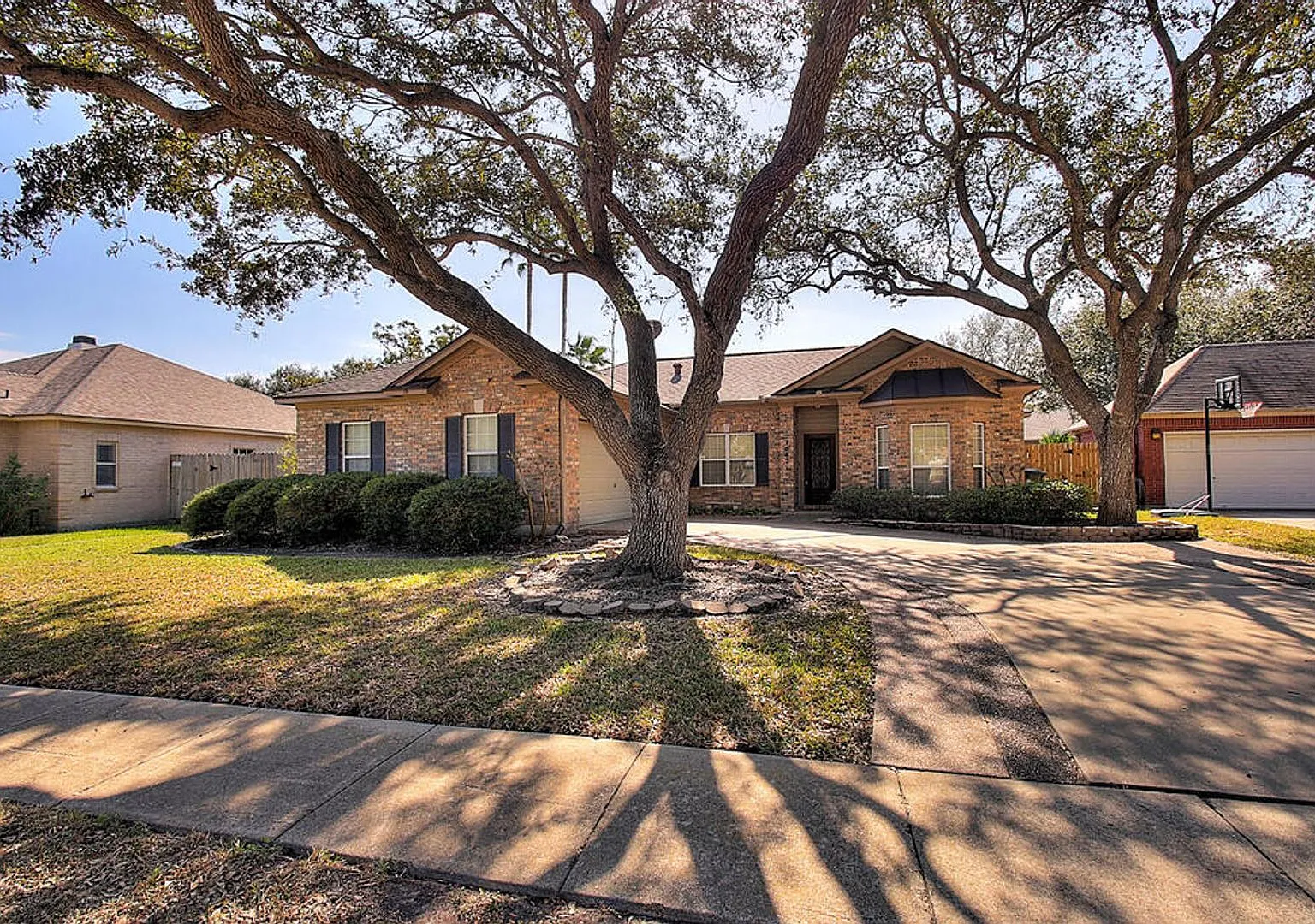 7642 Dallas - 4/Bed 3/Bath - $2695/month — Photo 2
