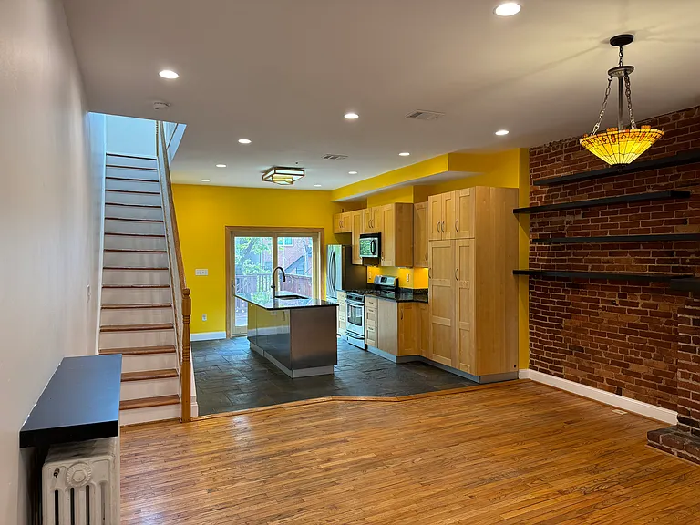 52 R St NW #A — Photo 2