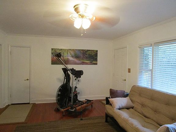 3rd image of 113 Brookhaven Dr