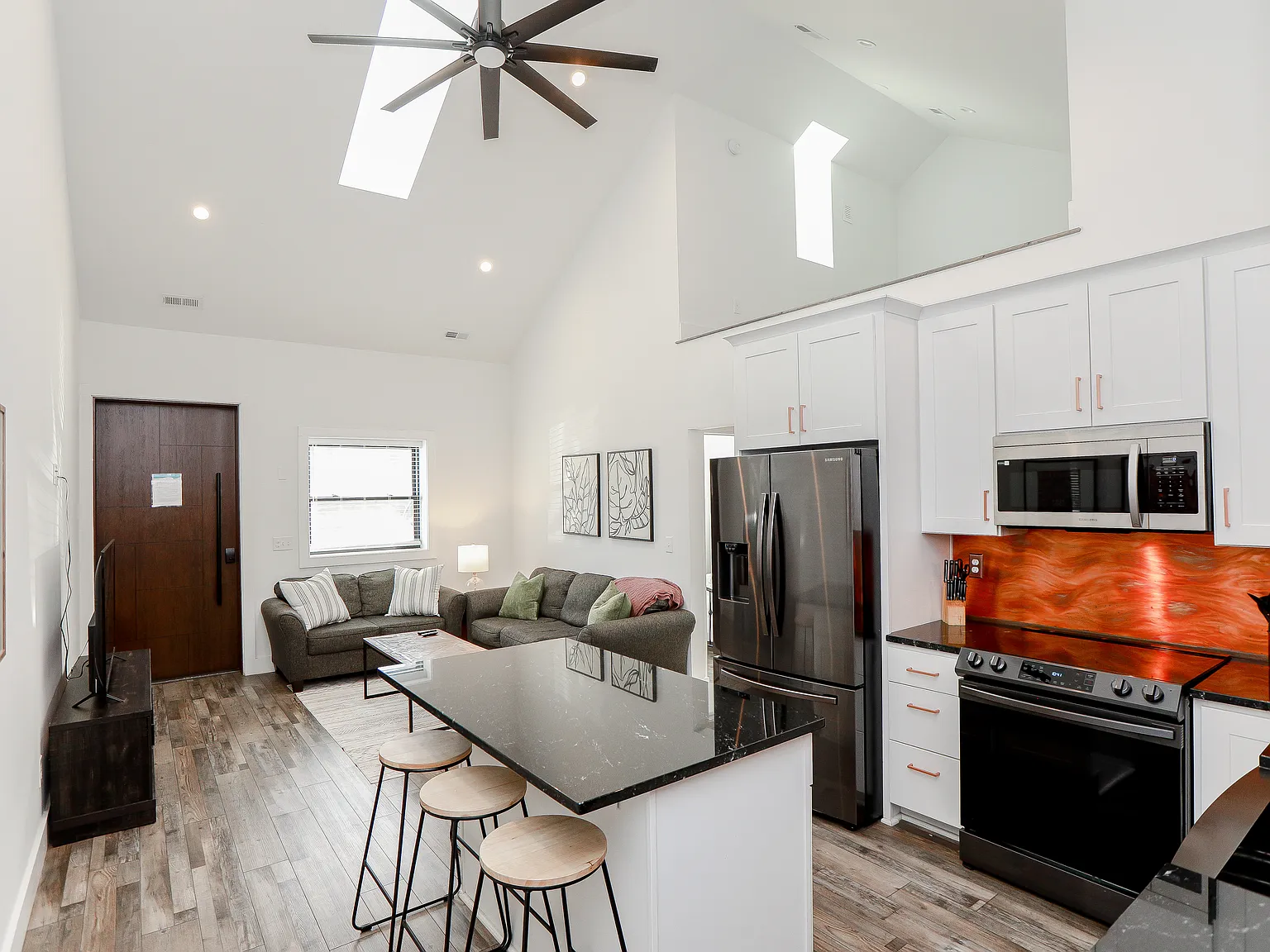 2 bed, 850 sqft, $3,500 — Photo 3