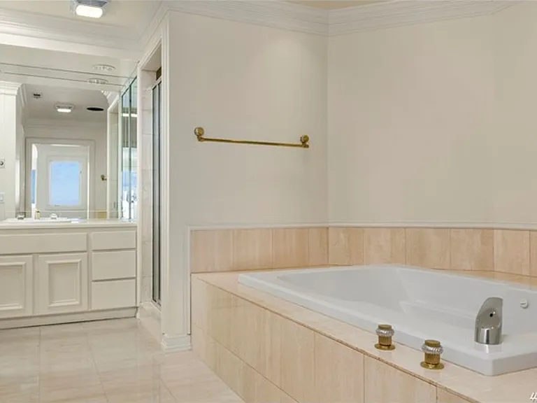 15528 SE 53rd Pl — Photo 12