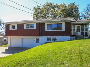 920 Belmont Pkwy NW, Cedar Rapids, IA 52405