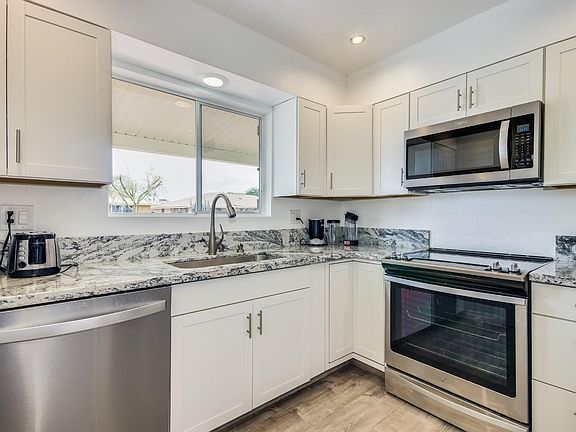 4th image of 10932 W Saratoga Cir