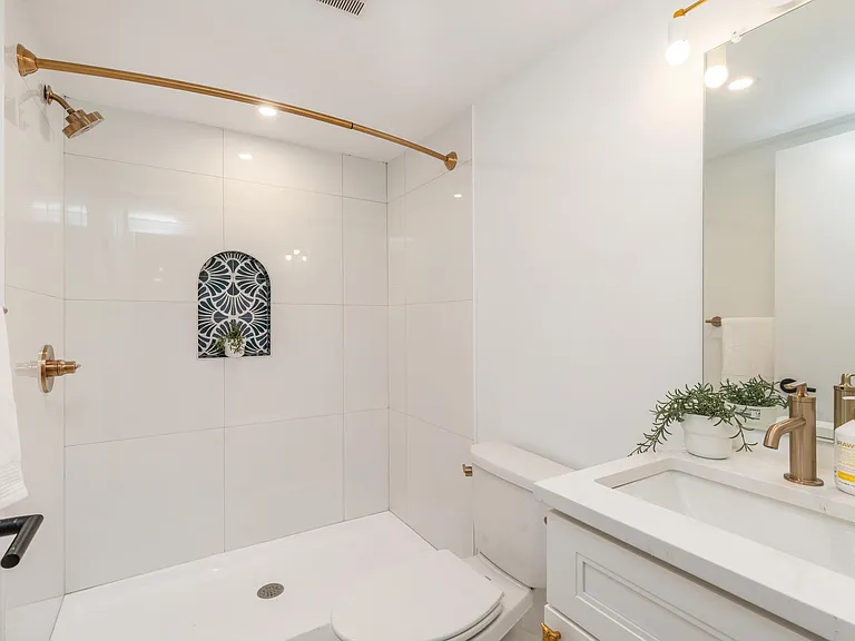 1627 Fontain St #PENTHOUSE — Photo 8