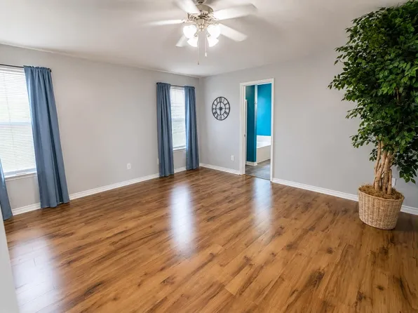 660 Rosario Ln, Fort Worth, TX 76109