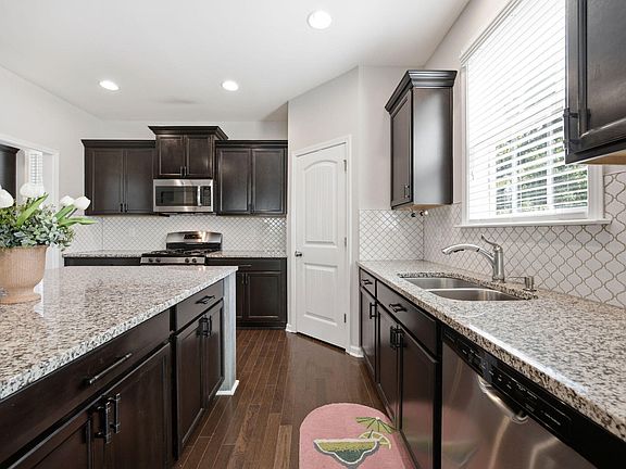 4th image of 5011 Peachtree Town Ln