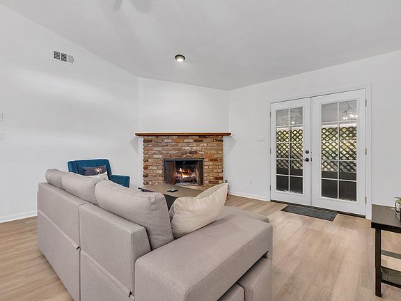 3rd image of 2110 Pecan Ln #A-b