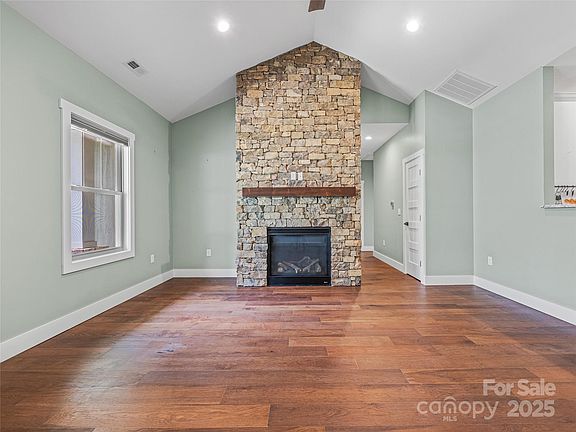 5th image of 127 Olde Oak Way