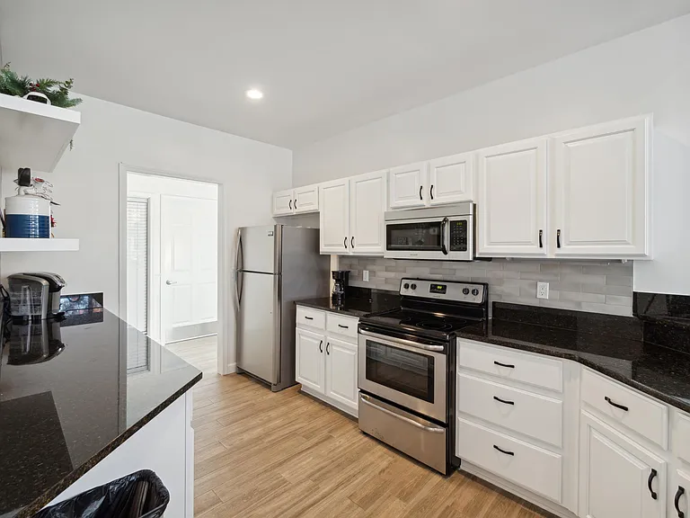 16181 Lancaster Way — Photo 8