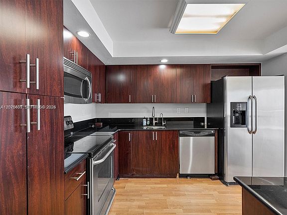 3rd image of 18021 Biscayne Blvd APT 603