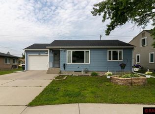 1136 Highland Ave, Mankato, MN 56001