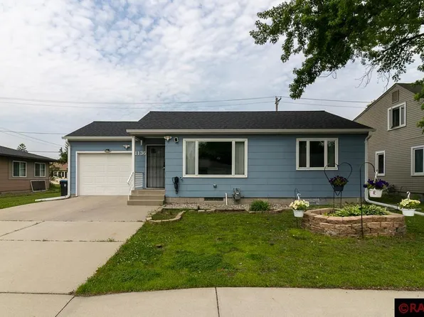 1136 Highland Ave, Mankato, MN 56001