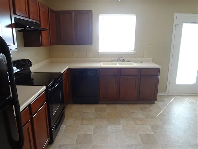 6711 Earlswood Dr — Photo 3