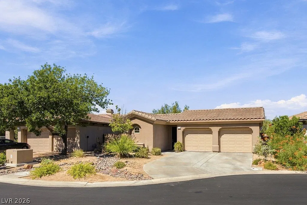 3 bed, 3.0 bath, 1889 sqft, $3,195 — Photo 1