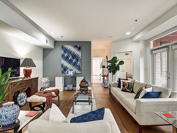 5th image of 622 E 10th St #303