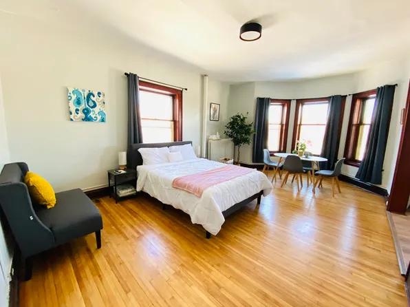 214 4th St SE APT 3F, Minneapolis, MN 55414