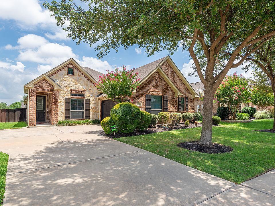 Front view of the beautiful home located in Marshall Ridge, Keller, TX