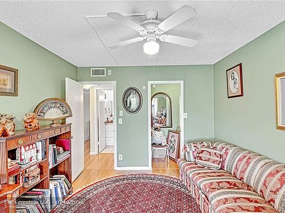 4th image of 3011 Ventnor Dr #G
