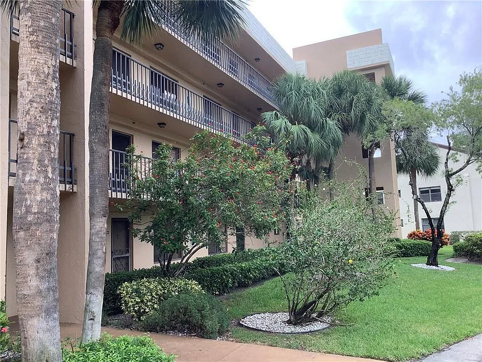 4820 Lucerne Lakes Blvd W #205