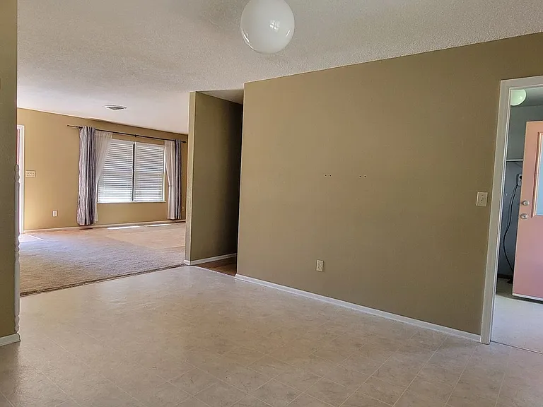 1003 Apple Ln — Photo 9