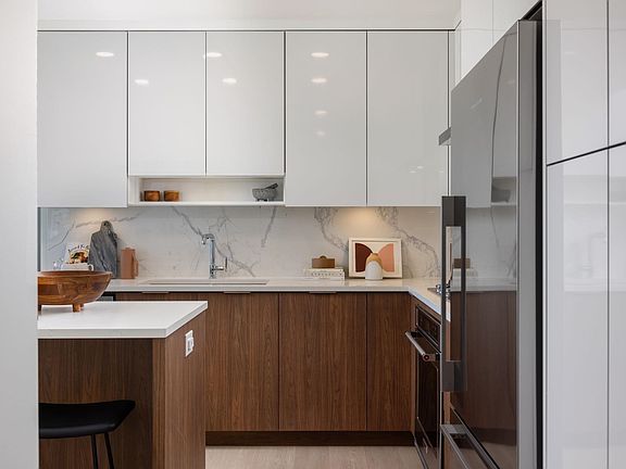 5th image of 699 Whiting Way #1603