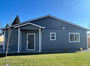 125 Lorraine Ave #A, Eagle Pt, OR 97524
