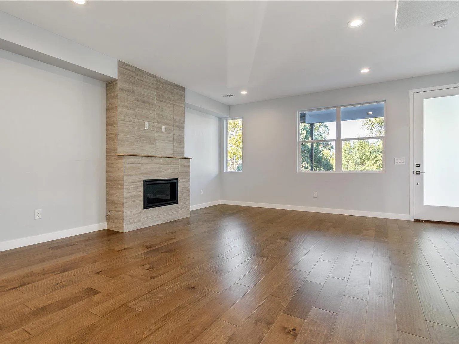 3 bed, 2.5 bath, 2019 sqft, $3,250 — Photo 4