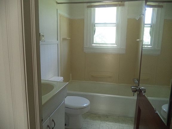 5th image of 206 W 5th St