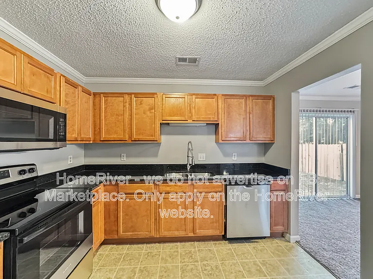 733 Elderberry Ln — Photo 5