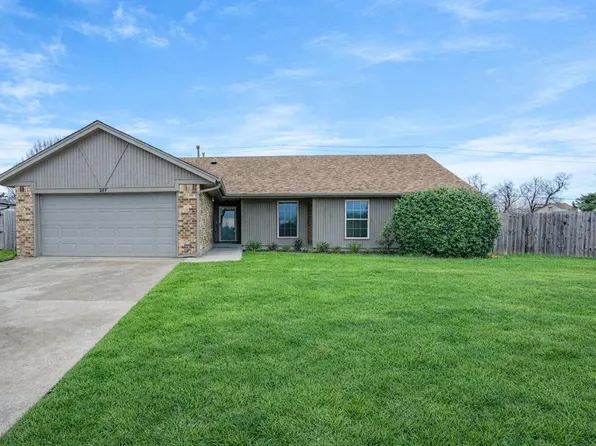 217 Czech Hall Pl, Yukon, OK 73099