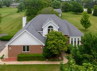 2302 English Prairie Rd, Spring Grove, IL 60081