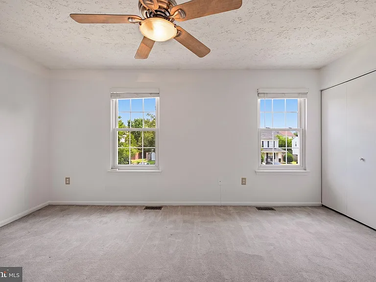 16 Meadowside Ct — Photo 37