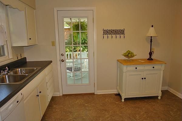 2nd image of 2709 Holly Dr