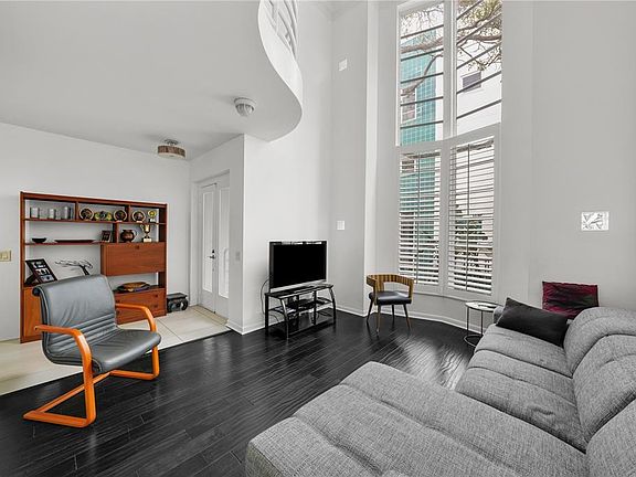 5th image of 4950 Bayshore Blvd APT 14