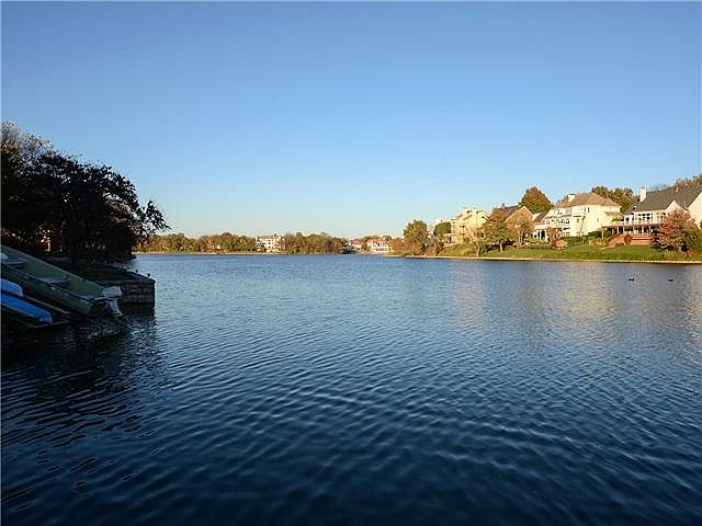2nd image of 304 NE Wicklow Ct