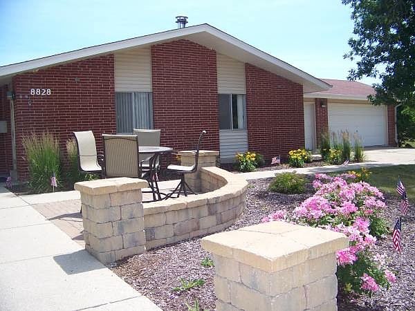 1st image of 8739 S Oak Park Dr APT 2