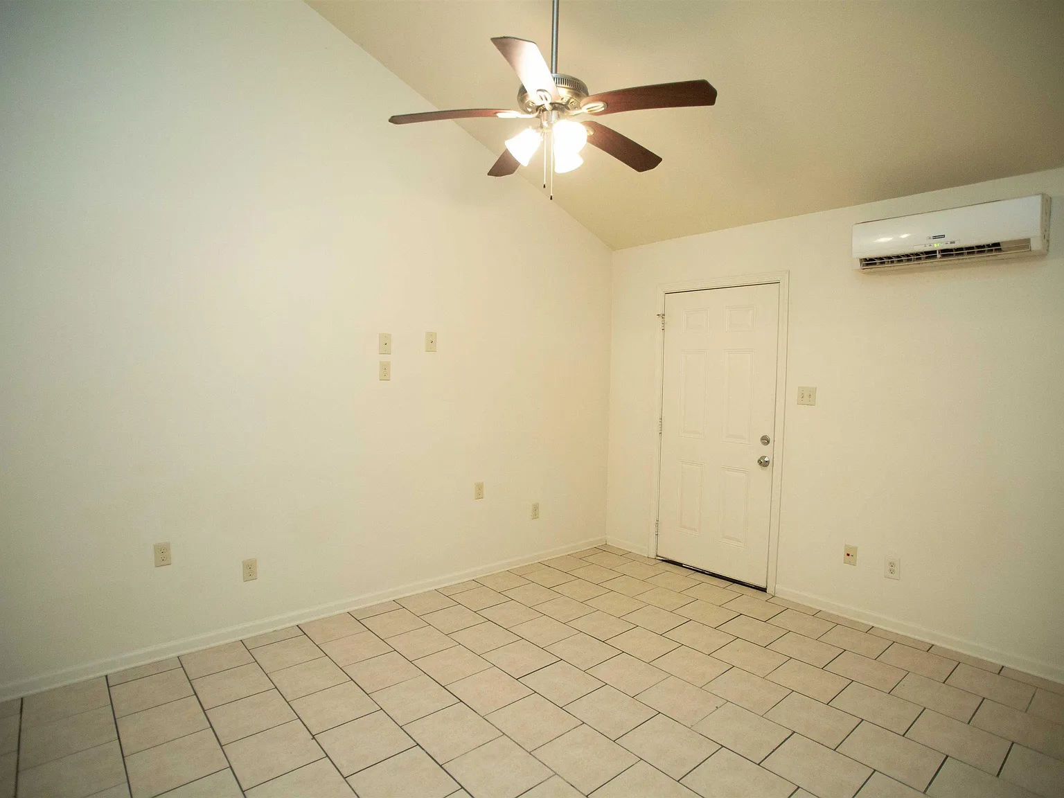 1 bed, 1.0 bath, 600 sqft, $675 — Photo 3
