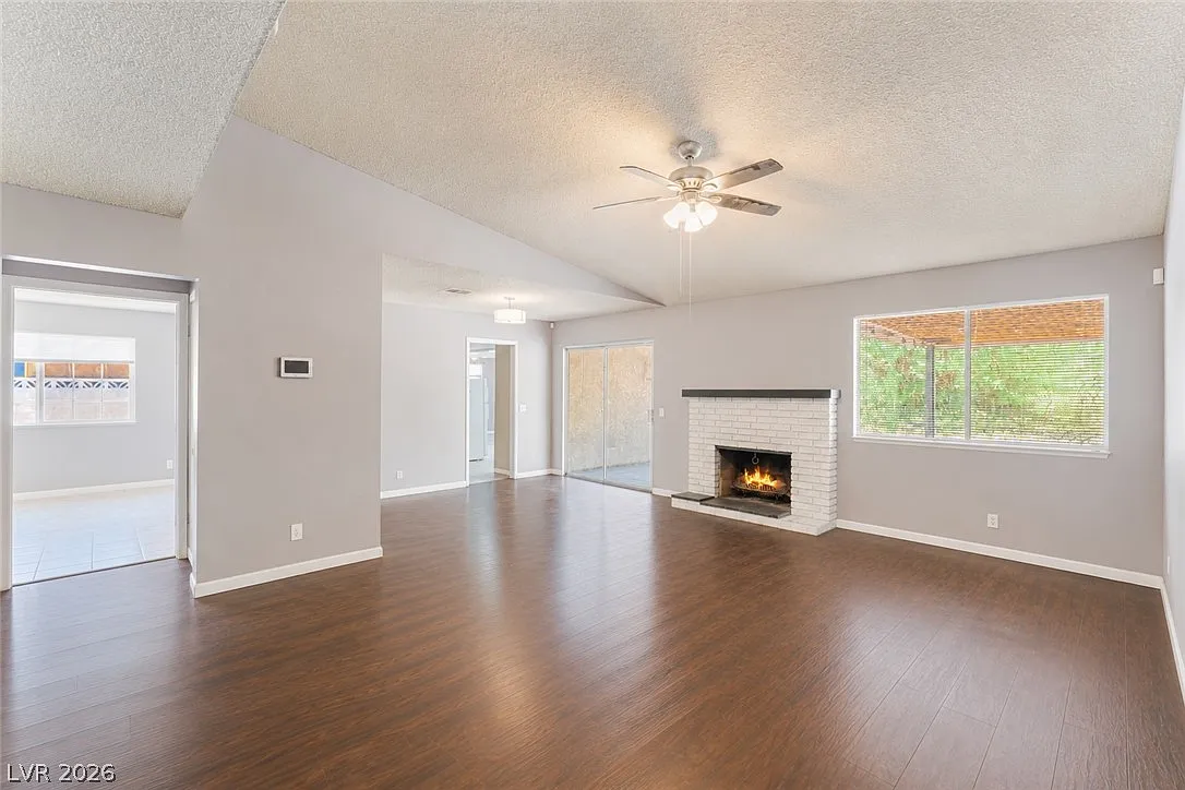4 bed, 2.0 bath, 1952 sqft, $2,850 — Photo 4