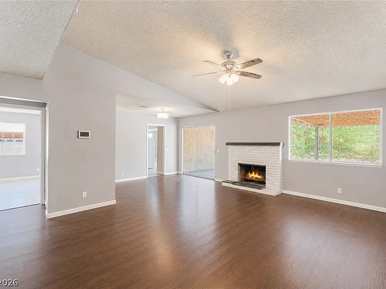 4268 Hampshire Cir — Photo 4
