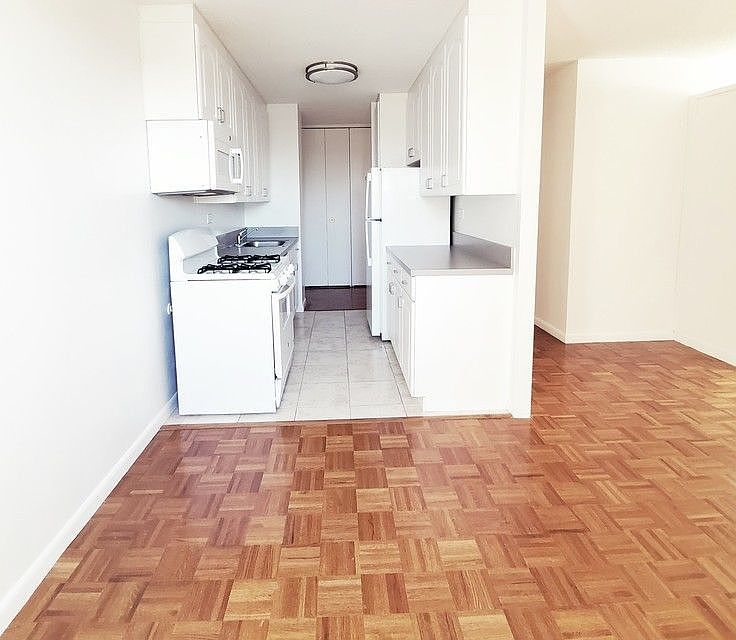 1st image of 1763 2nd Ave APT 9J