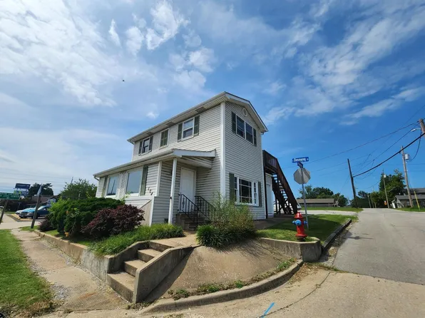 108 E Deyoung St, Marion, IL 62959