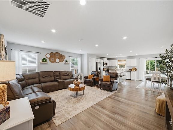 3rd image of 112 Olivia Dr