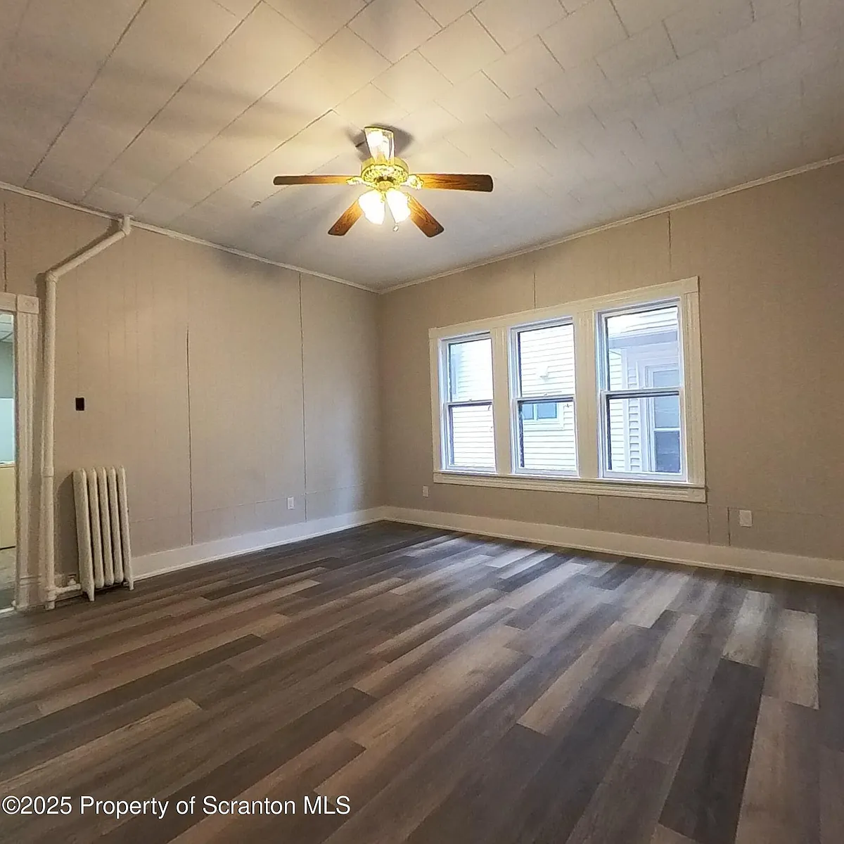 Building Photo - 1715 Sanderson Ave #1