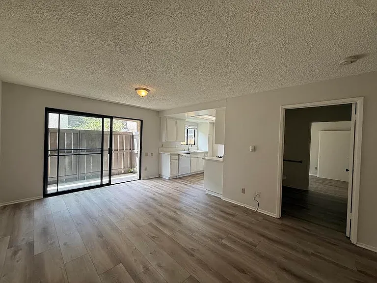 1001 E Cypress Ave — Photo 3