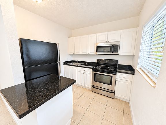 5th image of 701 SW 14th Ave APT 1