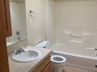 2743 SE 98th Ave APT 5, Portland, OR 97266