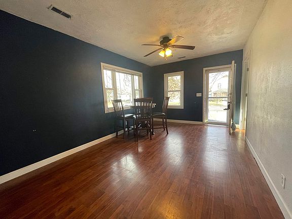 4th image of 718 S Bailey Ave